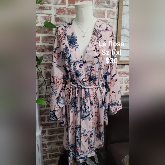 Le Rose Other - Le Rose Womens silky robe sz large/XL pink floral print long sleeves lingerie